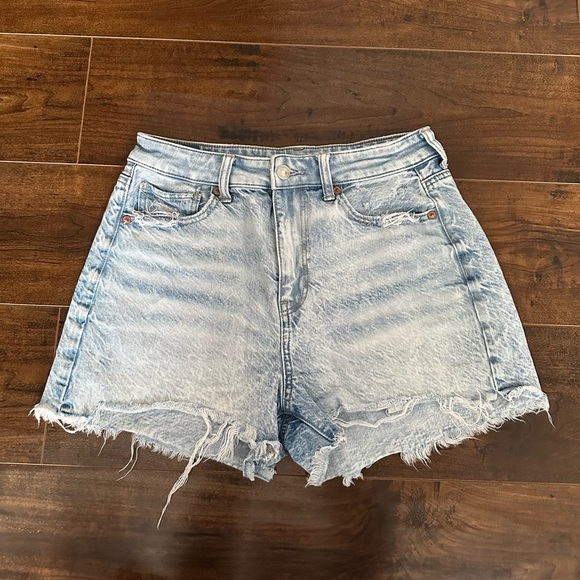 American Eagle Mom Short - Picture 2 of 2